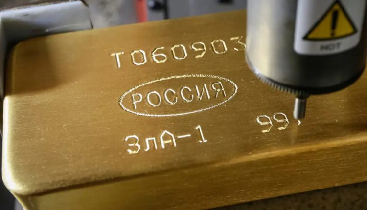 russia gold - photo by Ilya Naymushin - Reuters