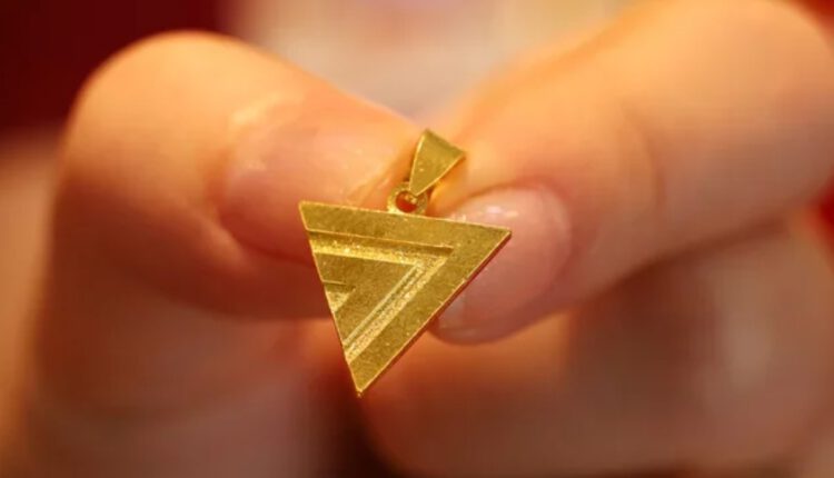 จี้ ด้อมส้ม ที่มาภาพ : https://www.sanook.com/news/8861666